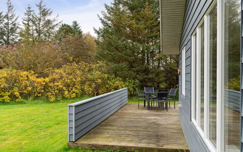 Luchia - 200M to the Fjord: Erba, Legna, Arbusto, Raccordo, Lotto, Plank, Groundcover, Giardino, Deck, Latifoglie