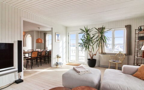Edmond - 150M from the Sea: Interior Design, Mobilia, Pavimentazione, Pavimento, Parete, Legna, Pavimento In Legno, Soffitto, Divano, Soggiorno
