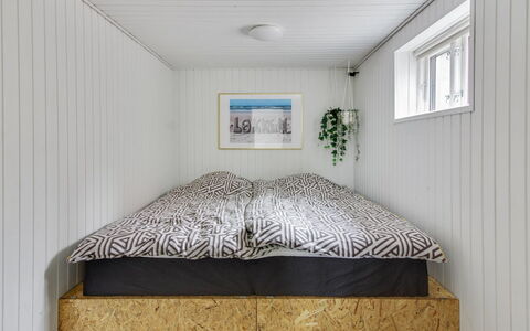 Edmond - 150M from the Sea: Legna, Pavimentazione, Pavimento, Interior Design, Camera Da Letto, Soffitto, Color Legno, Latifoglie, Plank, Letto