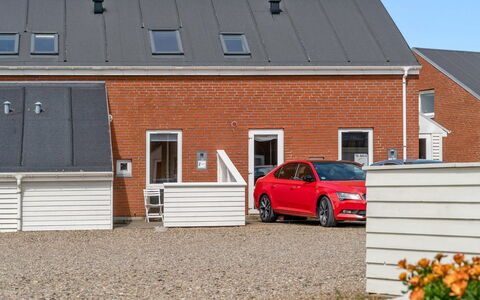 Ilka - 2.3Km from the Sea: Tetto, Casa, Casa, Villetta, Porta, Raccordo, Deck, Portico, Plank, Latifoglie