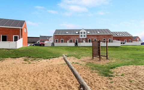Ilka - 2.3Km from the Sea: Tetto, Casa, Casa, Villetta, Porta, Raccordo, Deck, Portico, Plank, Latifoglie