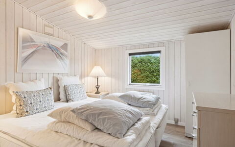 Kjera - 450M from the Sea: Mobilia, Interior Design, Pavimentazione, Legna, Pavimento, Soffitto, Pavimento In Legno, Sedia, Tavolo, Illuminazione