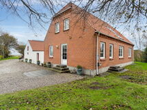 bertold - 100m From The Sea