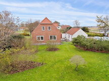 bertold - 100m From The Sea