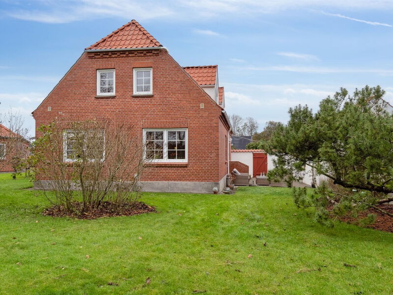 bertold - 100m From The Sea