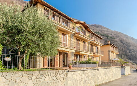 Vista Lago: Architettura, Zona Residenziale, Casa, Balcone, Appartamento, Portico, Estate, Paesino Di Montagna, Eco Hotel, Villa
