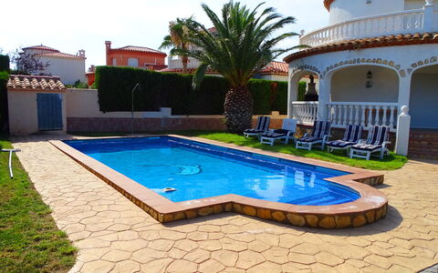 Villa Marisol: Acqua, Pianta, Proprietà, Piscina, Costruzione, Azzurro, Albero, Mobili Da Esterno, Cielo, Corpo D'Acqua