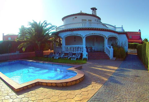 Villa Marisol: Acqua, Cielo, Proprietà, Pianta, Azzurro, Piscina, Illuminazione, Tempo Libero, Paesaggio, Albero