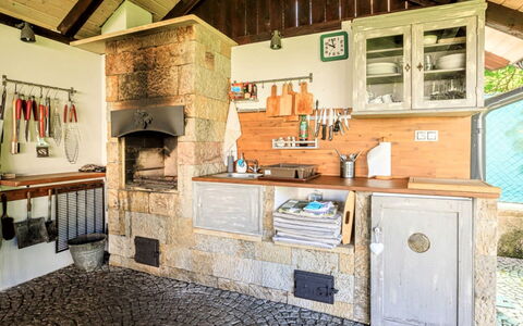 Arnoltice 150: Cabinetry, Costruzione, Controsoffitto, Legna, Interior Design, Pavimentazione, Finestra, Pavimento, Casa, Cucina