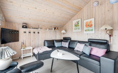 Birger - 500M from the Sea: Mobilia, Interior Design, Legna, Soffitto, Casa, Soggiorno, Camera, Illuminazione, Pavimento, Pavimentazione