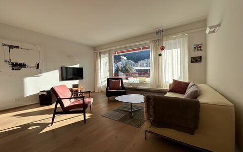 Allod 102: Mobilia, Interior Design, Pavimentazione, Pavimento, Parete, Legna, Soffitto, Camera, Divano, Soggiorno