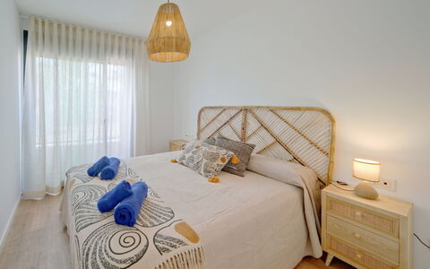 Essential Javea: Costruzione, Acqua, Cielo, Giorno, Proprietà, Pianta, Blu, Azzurro, Finestra, Architettura