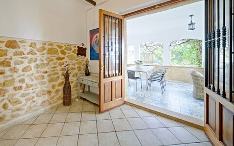 Casa Germaine: Finestra, Legna, Pavimento, Pavimentazione, Interior Design, Shade, Soggiorno, Costruzione, Latifoglie, Porta