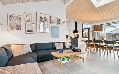 Windelgard - 140M from the Sea: Legna, Tetto, Architettura, Casa, Casa, Villetta, Raccordo, Latifoglie, Pendenza, Estate