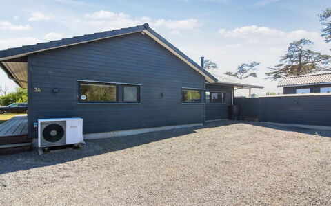 Windelgard - 140M from the Sea: Legna, Tetto, Architettura, Casa, Casa, Villetta, Raccordo, Latifoglie, Pendenza, Estate