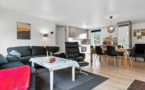 Pia - 250M to the Fjord: Mobilia, Interior Design, Legna, Soffitto, Divano, Soggiorno, Casa, Pavimentazione, Illuminazione, Casa