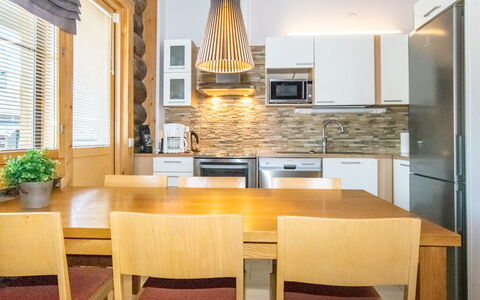 Nilikuru e 12: Mobilia, Interior Design, Pavimentazione, Pavimento, Legna, Sedia, Soffitto, Tavolo, Cucina, Controsoffitto