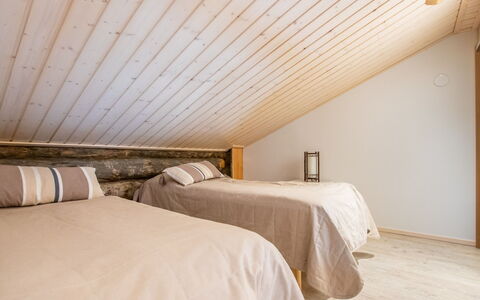 Nilikuru e 12: Pavimentazione, Pavimento, Interior Design, Legna, Soffitto, Camera Da Letto, Mobilia, Pavimento In Legno, Letto, Camera