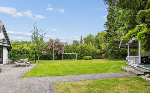 Emanuela - 800M from the Sea: Arbusto, Casa, Zona Residenziale, Casa, Giardino, Lotto, Villetta, Prato, Shade, Groundcover