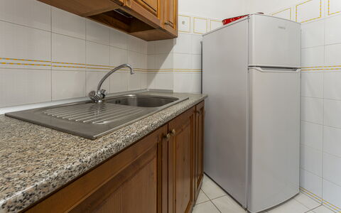 Argentario Giannella Apartment- Orbetello, Toscana: Cabinetry, Lavandino Della Cucina, Rubinetto, Controsoffitto, Lavello, Idraulico Fixture, Costruzione, Cucina, Legna, Interior Design