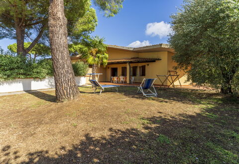 Argentario Giannella Apartment- Orbetello, Toscana: Pianta, Costruzione, Proprietà, Cielo, Finestra, Albero, Shade, Lotto, Casa, Nube