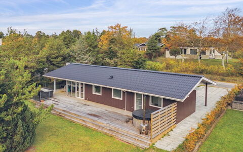 Ilva - 250M from the Sea: Tetto, Casa, Porta, Villetta, Shade, Raccordo, Cortile, Estate, Backyard