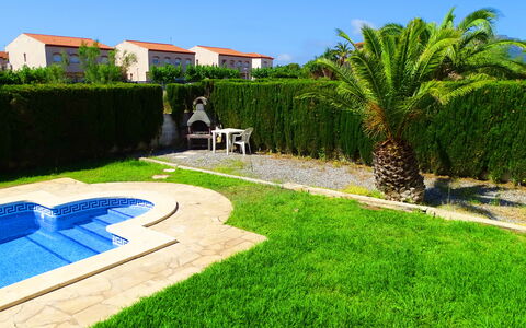 Villa Laura: Pianta, Proprietà, Costruzione, Azzurro, Cielo, Albero, Lotto, Erba, Paesaggio, Mobili Da Esterno