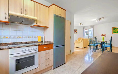 Villa Manuela: Cabinetry, Mobilia, Proprietà, Controsoffitto, Costruzione, Elettrodomestico Da Cucina, Cucina, Cucina Stufa, Cassetto, Legna
