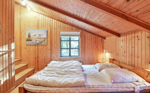 Muriel - 1.1Km from the Sea: Legna, Camera Da Letto, Interior Design, Pavimento, Mobilia, Soffitto, Letto, Pavimentazione, Camera, Latifoglie
