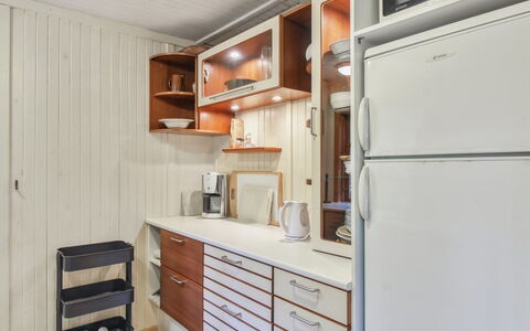 Muriel - 1.1Km from the Sea: Apparecchio Major, Legna, Interior Design, Cucina, Elettrodomestico Da Cucina, Pavimentazione, Controsoffitto, Cabinetry, Pavimento, Camera