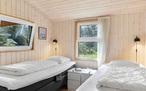 Fränze - 980M from the Sea: Letto, Camera Da Letto, Legna, Lenzuolo, Bedding, Interior Design, Soffitto, Telaio Del Letto, Lancia Cuscino, Casa