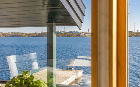 Sjuhalla Utsikten: Pianta, Costruzione, Cielo, Nube, Finestra, Casa, Albero, Porta, Lotto, Shade