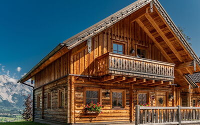 Försterin 400.2: Nube, Cielo, Tavola, Tavolo, Proprietà, Mobilia, Montagna, Cibo, Dishware, Bicchieri