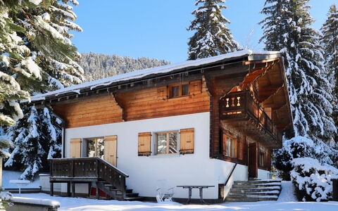 Chalet le Haut Pré: Cielo, Neve, Costruzione, Finestra, Pianta, Albero, Casa, Larice, Villetta, Biome