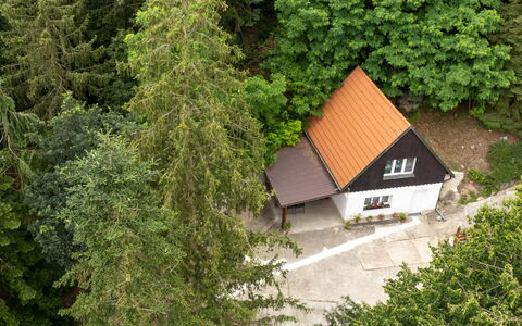 Zimořský Domek: Pianta, Comunita 'Impianto, Costruzione, Finestra, Legna, Paesaggio Naturale, Casa, Albero, Erba, Paesaggio