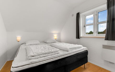 Axeline - 300M from the Sea: Camera Da Letto, Bedding, Letto, Telaio Del Letto, Lenzuolo, Biancheria, Materasso, Congelamento, Hotel