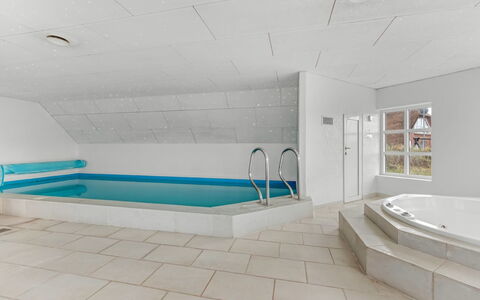 Axeline - 300M from the Sea: Piscina, Mobili Da Esterno, Mobilia, Ricorrere, Flagstone, Eco Hotel, Shade, Sedia, Tempo Libero, Estate