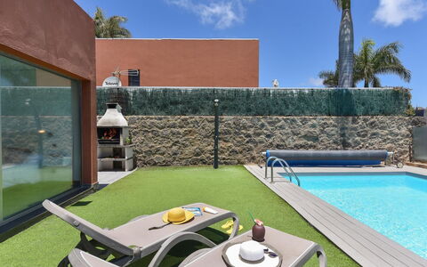 Salobre Golf Resort: Costruzione, Cielo, Pianta, Finestra, Casa, Facciata, Albero, Tempo Libero, Tetto