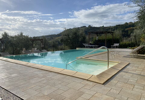 Villa Le Ripe Apartments - Gambassi Terme, Toscana: Acqua, Nube, Cielo, Risorse Idriche, Piscina, Rettangolo, Mobili Da Esterno, Albero, Shade, Pianta