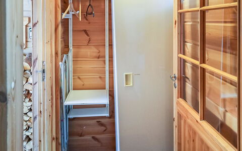 Joutsenlaulu: Legna, Pavimentazione, Pavimento, Interior Design, Color Legno, Latifoglie, Camera, Compensato, Vernice, Plank