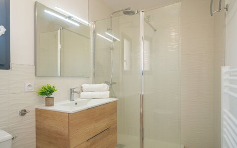 Aubépines: Specchio, Idraulico Fixture, Rubinetto, Soffione Doccia, Doccia Porta, Costruzione, Doccia, Bagno, Interior Design