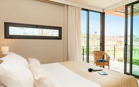 Villa Los Lagos 12: Cielo, Proprietà, Mobilia, Tavolo, Costruzione, Acqua, Sedia, Legna, Shade, Interior Design