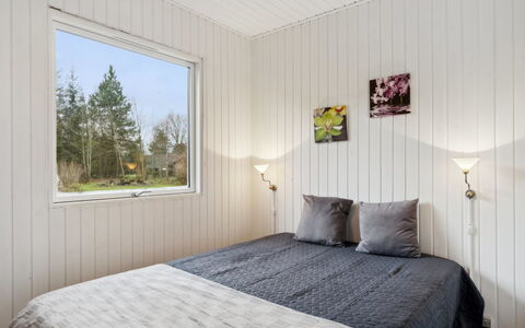 Suvi - 700M from the Sea: Legna, Soffitto, Plank, Camera Da Letto, Latifoglie, Color Legno, Pavimento In Legno, Bedding, Lampada, Letto