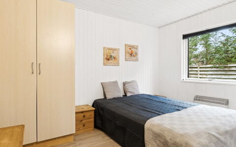 Suvi - 700M from the Sea: Legna, Interior Design, Camera Da Letto, Pavimentazione, Letto, Mobilia, Pavimento, Soffitto, Camera, Pavimento In Legno