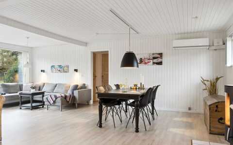 Suvi - 700M from the Sea: Pavimentazione, Interior Design, Legna, Pavimento In Legno, Soffitto, Pavimento, Mobilia, Casa, Soggiorno, Pavimento Laminato