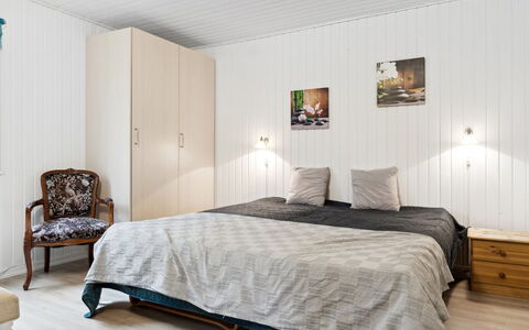 Suvi - 700M from the Sea: Mobilia, Camera Da Letto, Letto, Interior Design, Legna, Pavimentazione, Pavimento, Lenzuolo, Soffitto, Bedding