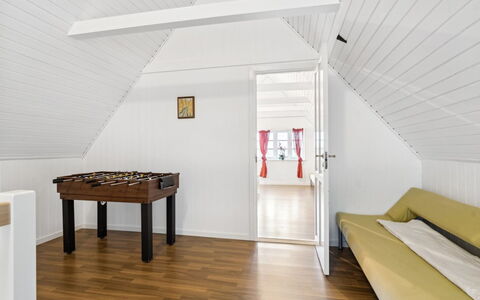 Eliane - 1.8Km from the Sea: Legna, Tetto, Architettura, Casa, Casa, Villetta, Raccordo, Latifoglie, Pendenza, Estate