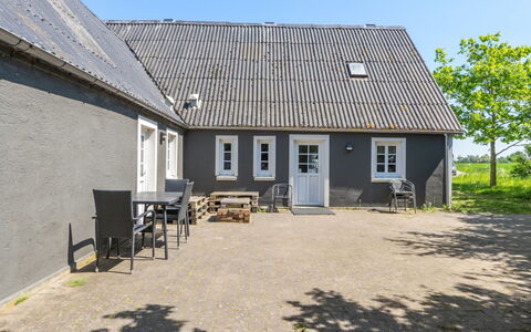 Eliane - 1.8Km from the Sea: Legna, Tetto, Architettura, Casa, Casa, Villetta, Raccordo, Latifoglie, Pendenza, Estate