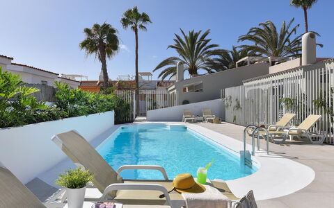 Velsuites 1: Acqua, Cielo, Pianta, Proprietà, Piscina, Costruzione, Mobilia, Azzurro, Albero, Mobili Da Esterno