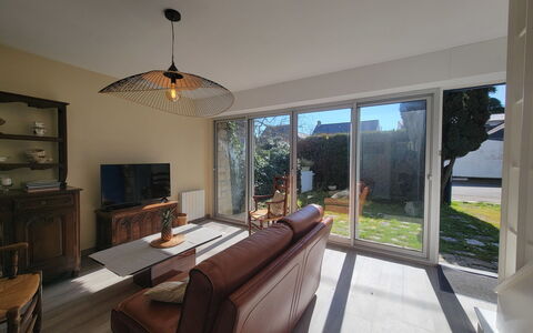 Carnac 191: Mobilia, Pianta, Costruzione, Legna, Cabinetry, Pianta Della Casa, Mensola, Cornice, Tavolo, Comfort